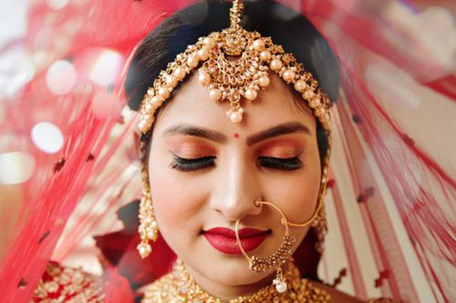 Free Close-up of a stunning Indian bride wearing traditional jewelry and makeup. Stock Photo
