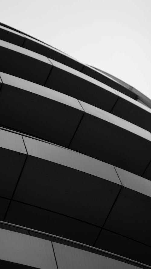 Kostenloses Stock Foto zu balkone, moderne architektur, schwarz und weiß
