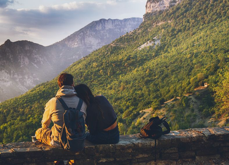 Online dating: starting a conversation on a niche platform
