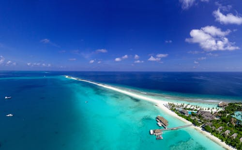 Luftaufnahme Des Resorts Neben Dem Ozean