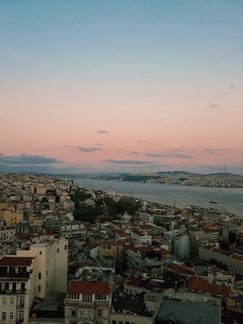 Fotobanka s bezplatnými fotkami na tému betónové domy, biela obloha, Istanbul