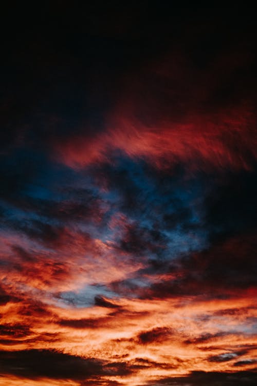 Základová fotografie zdarma na téma dramatická obloha, mraky, vertikální záběr