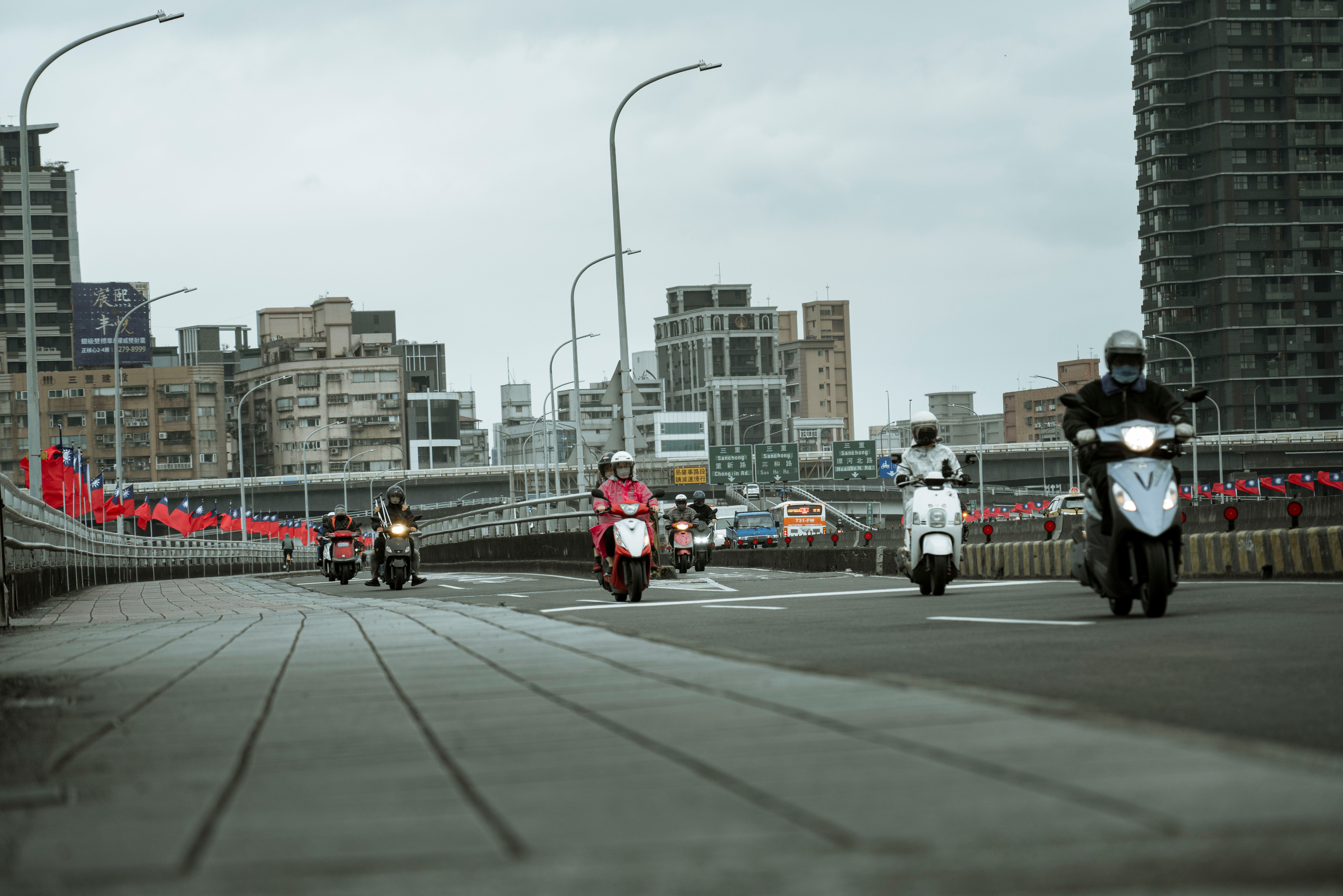 ContiScoot: over 30 Tire Sizes for Urban Mobility and Everyday Commuting — Photo by Jimmy Liao on Pexels