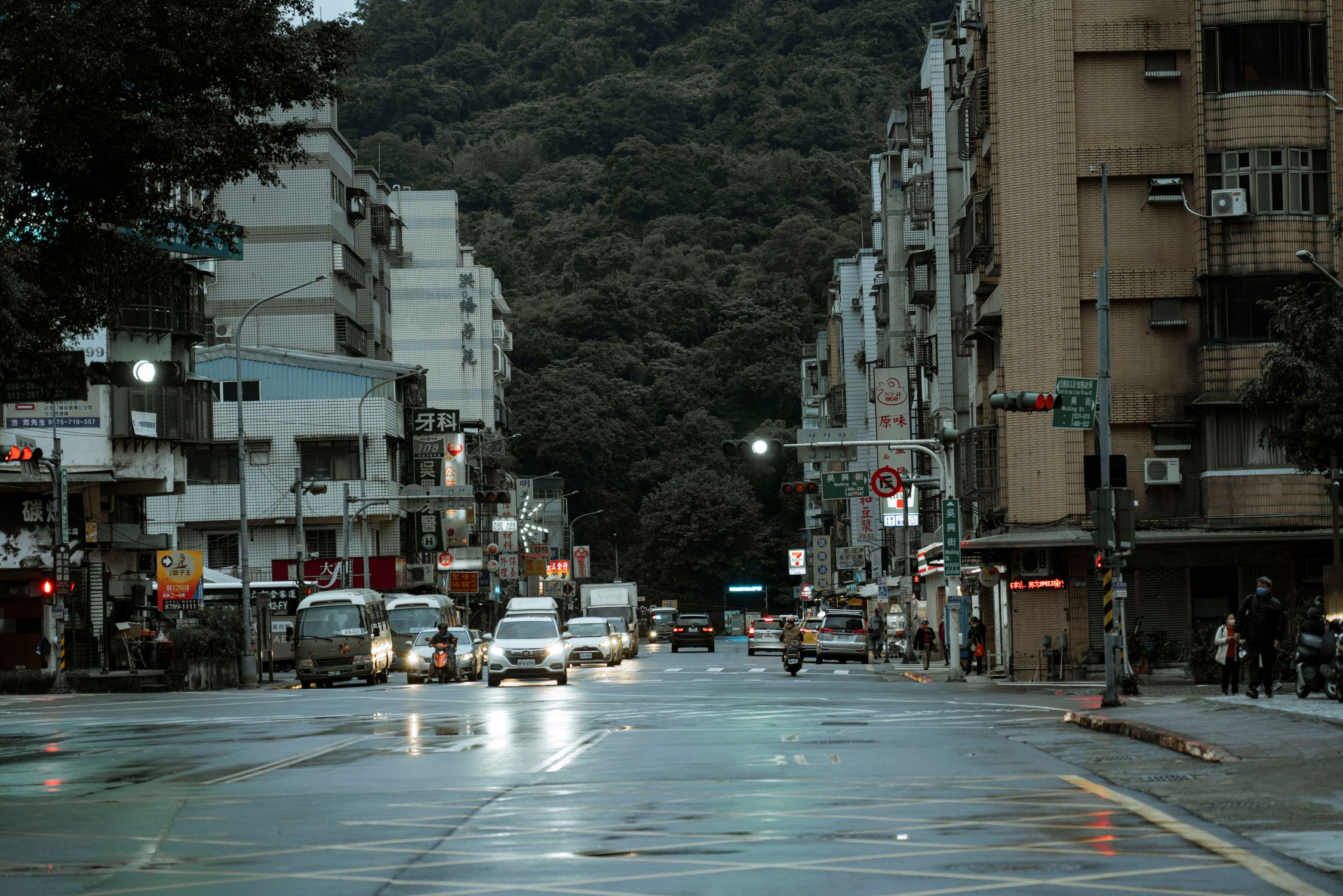 Cars at the Intersection · Free Stock Photo