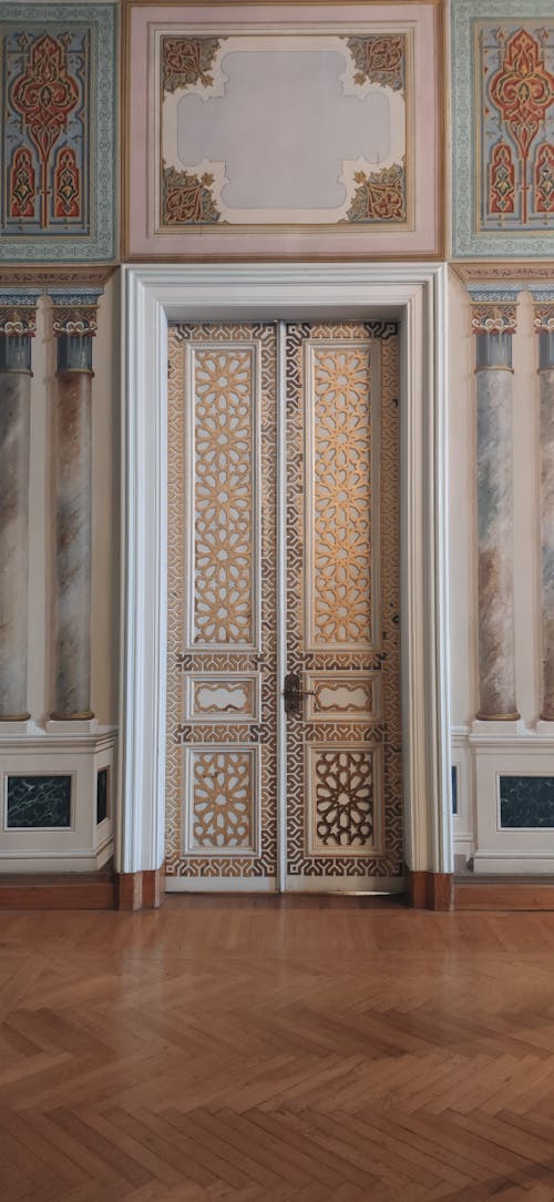 Free Antique Ornate Design of a Wooden Door Stock Photo