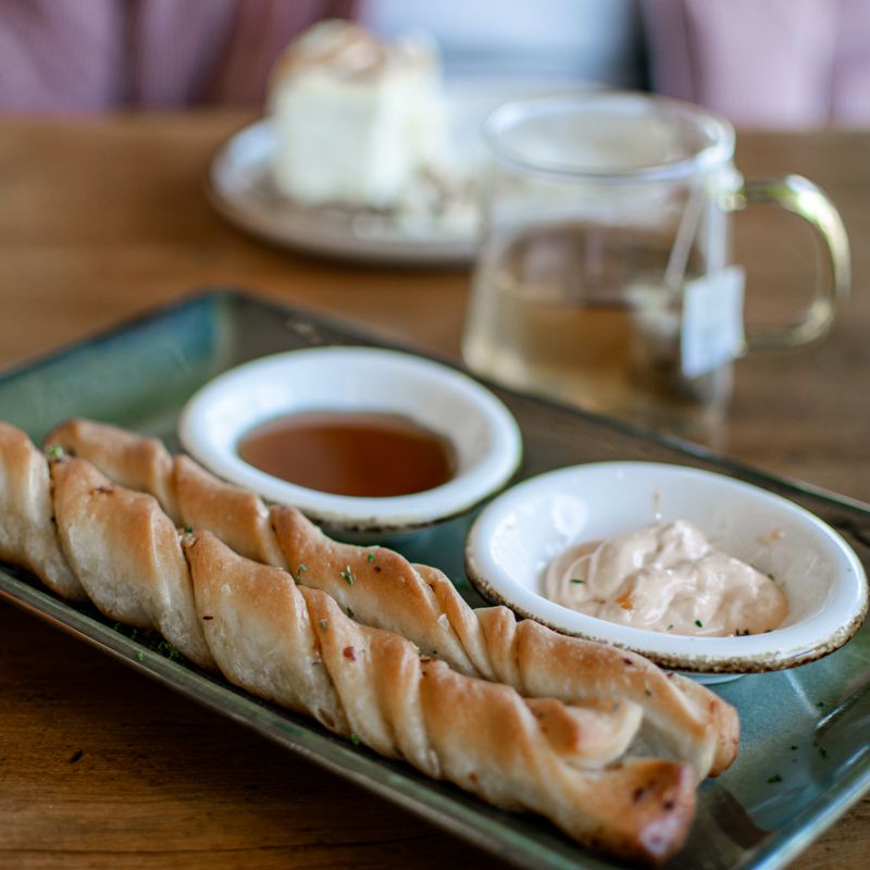 30-Minute Sourdough Discard Truffle Oil and Thyme Breadsticks