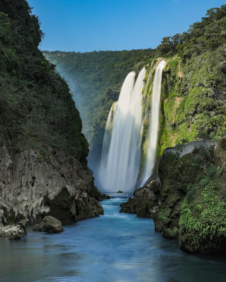 Cascada De Tamul, Tamul Waterfall, San Luis Potosi, Mexico 