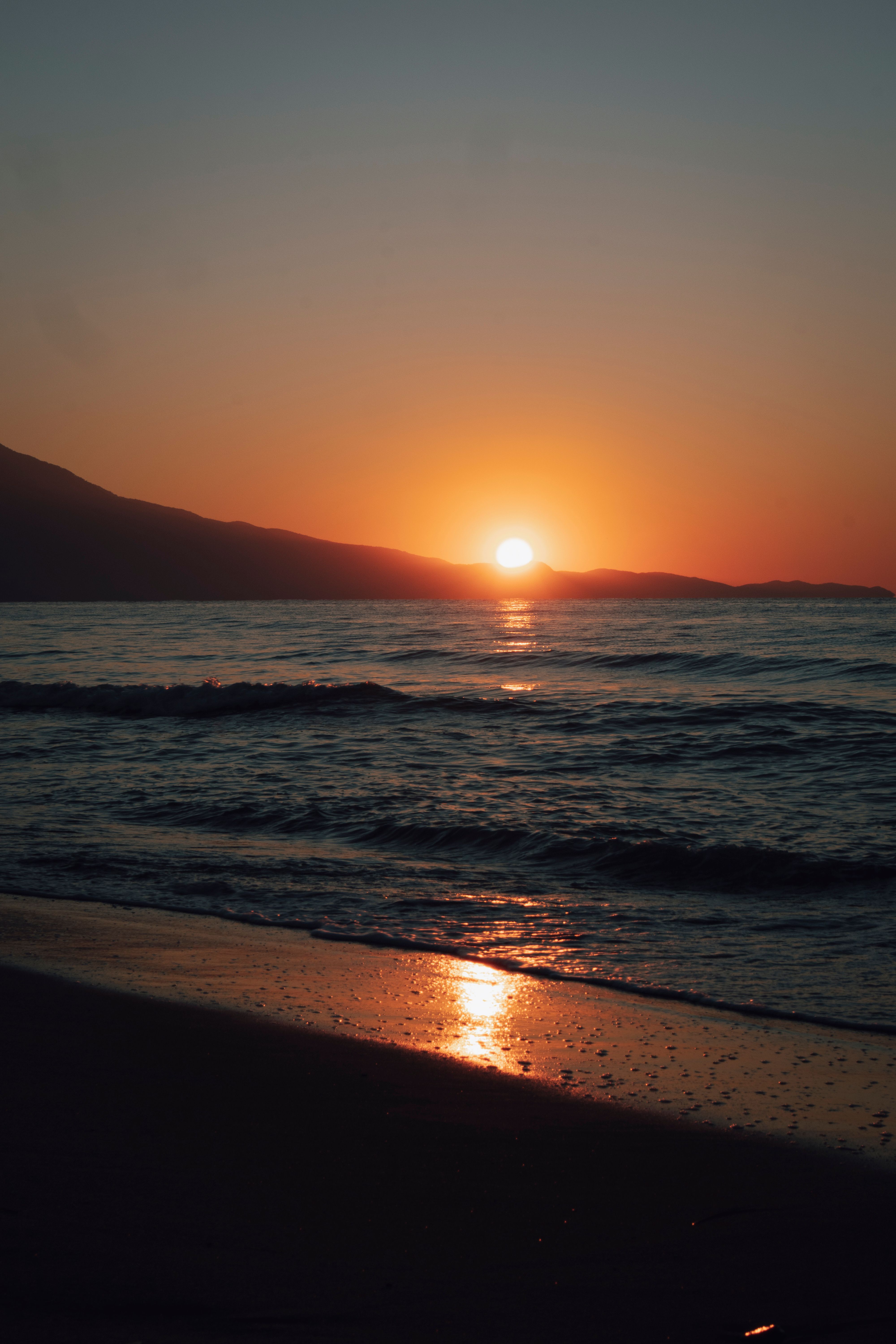 Clear Sky during Sunset over Sea · Free Stock Photo