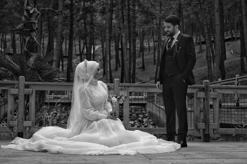Free Black and white photo of an elegant outdoor wedding with a bride and groom. Stock Photo