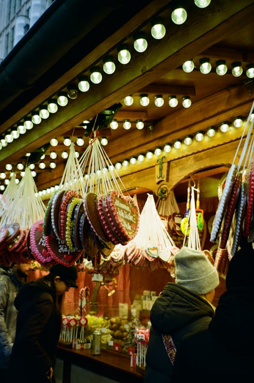 Photos gratuites de étal de marché, gens, illuminé