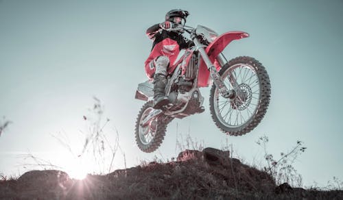 akrobasi, arazi motosikleti, beceri içeren Ücretsiz stok fotoğraf