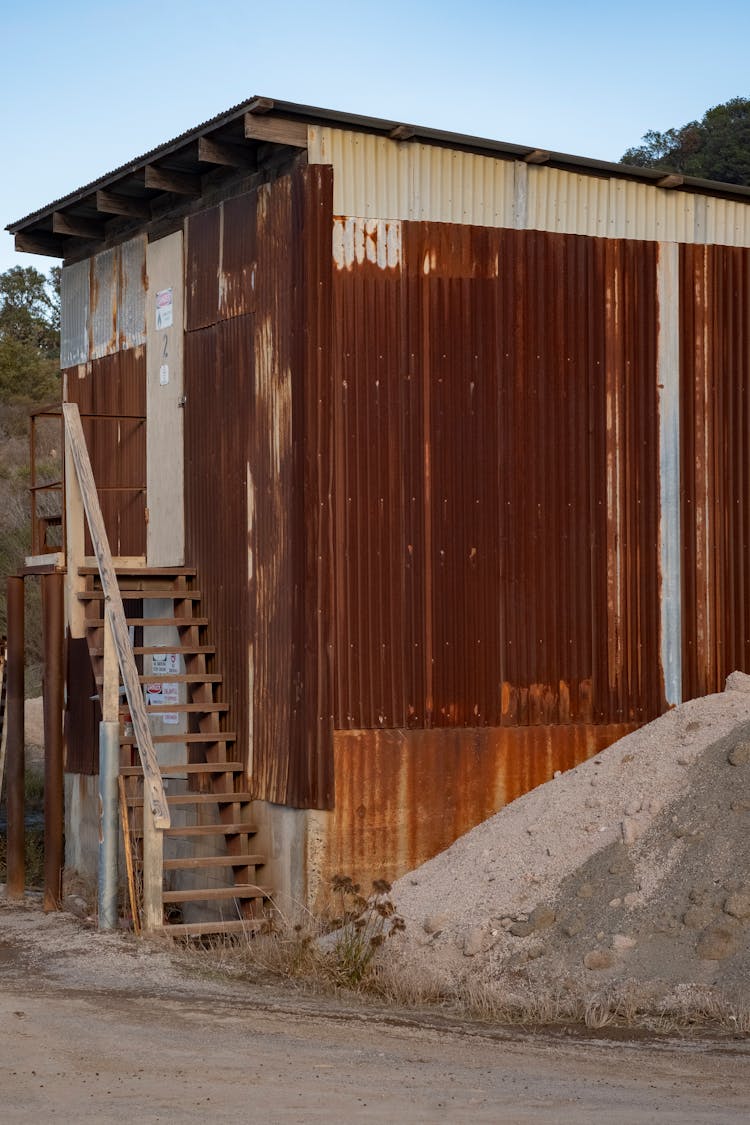 Metal Rusty Cabin