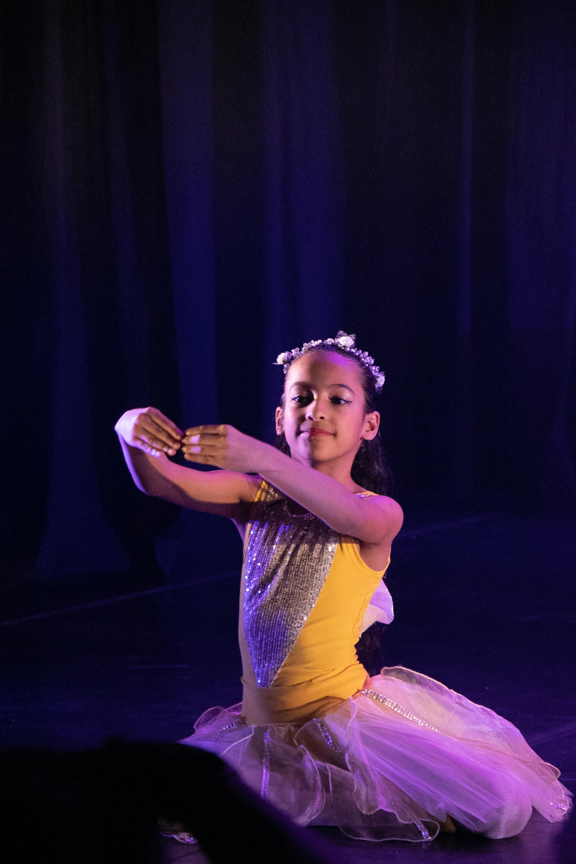 What are the stages of manifestation?