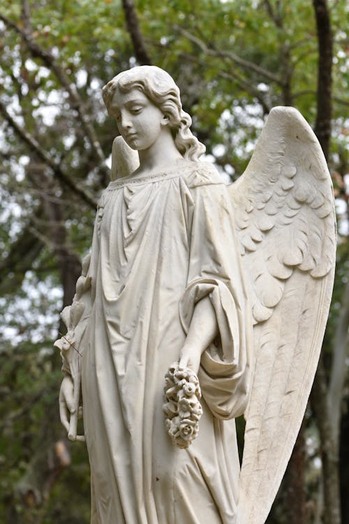 Gratis arkivbilde med engel, lav vinkel, monument