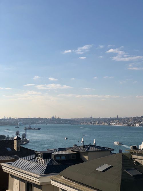 Free A captivating view of Istanbul's skyline and Bosphorus Strait with boats on a sunny day. Stock Photo
