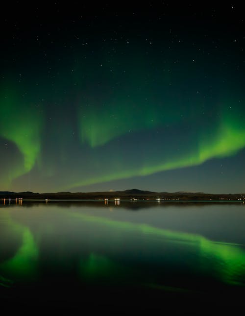 Aurora borealis, cep telefonu duvar kağıdı, dikey atış içeren Ücretsiz stok fotoğraf