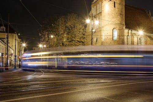 傍晚的街道, 公車, 公車站 的 免費圖庫相片