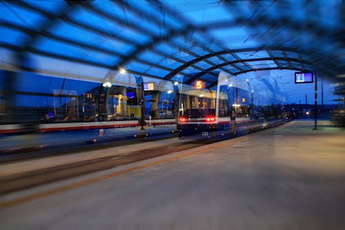 Základová fotografie zdarma na téma autobusová zastávka, městská doprava, most