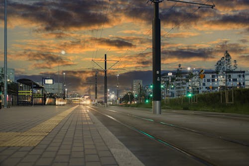 Základová fotografie zdarma na téma autobusová zastávka, město, soumrak