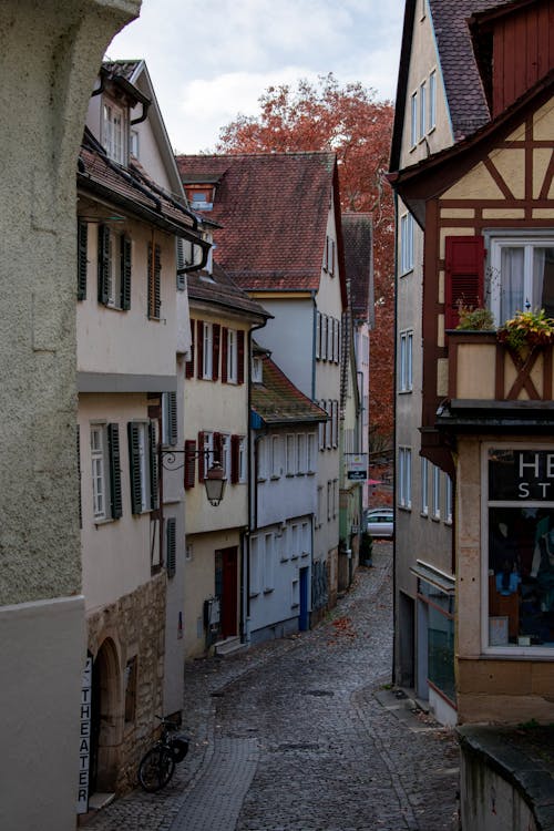 Immagine gratuita di città, edifici, strada di ciottoli