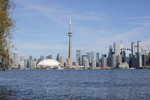 Free Captivating view of Toronto skyline featuring the iconic CN Tower and Lake Ontario on a bright day. Stock Photo