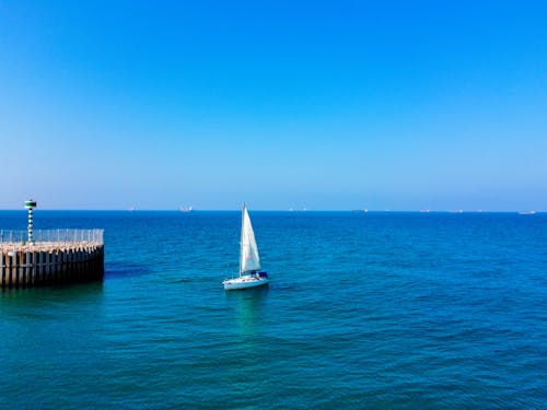 Foto d'estoc gratuïta de barca, cel blau, embarcació d'aigua