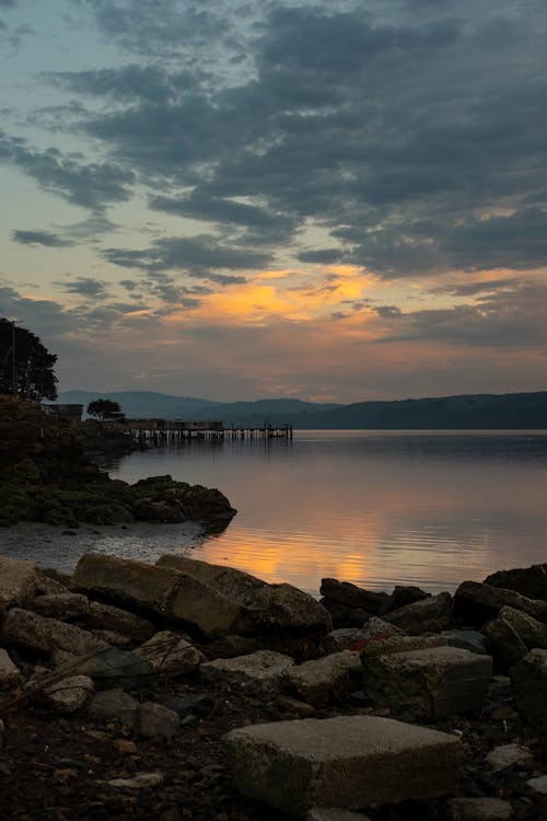 Fotos de stock gratuitas de a orillas del lago, aguas tranquilas, al aire libre