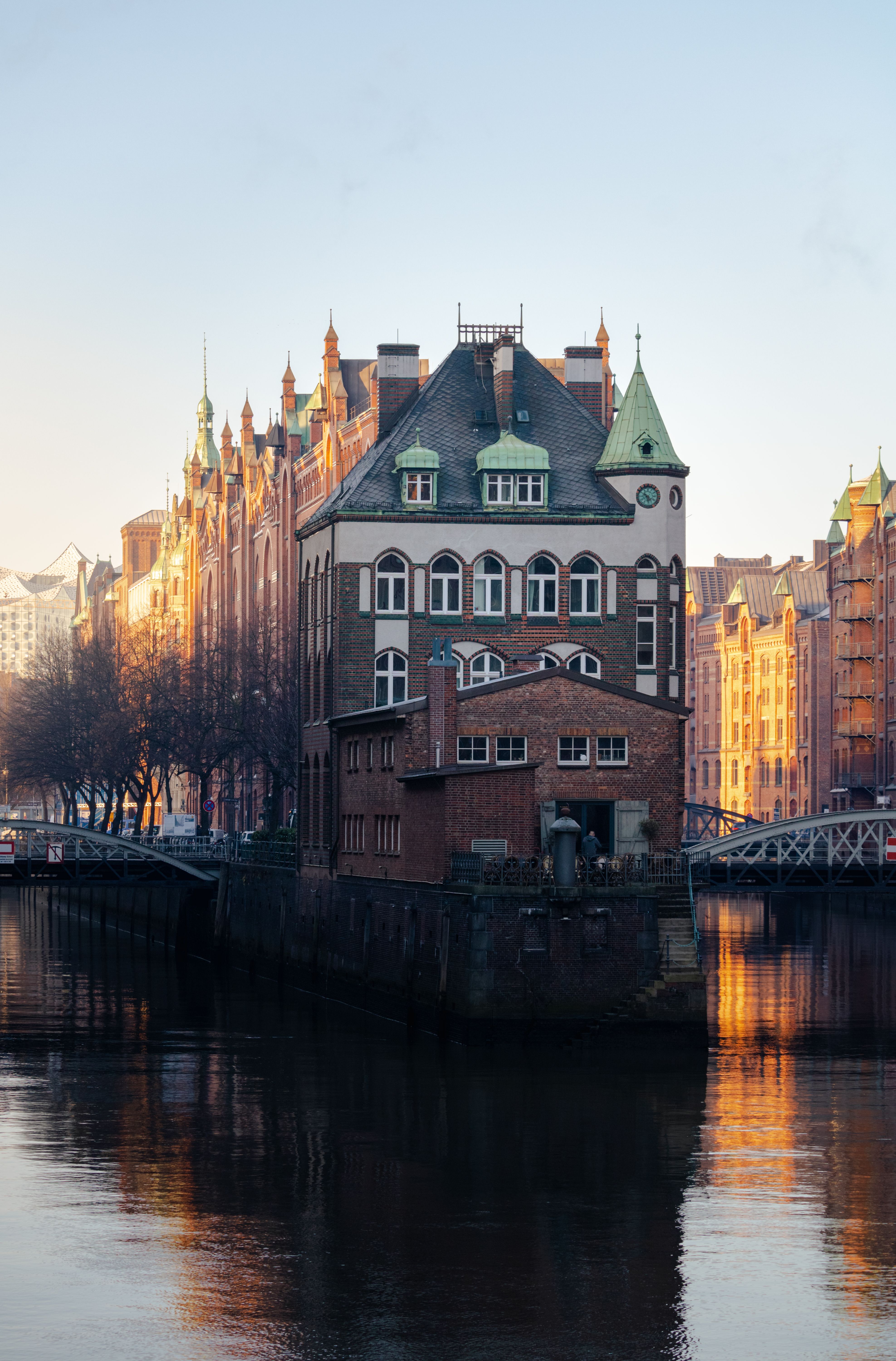 Residential Buildings along Canal in Hamburg · Free Stock Photo
