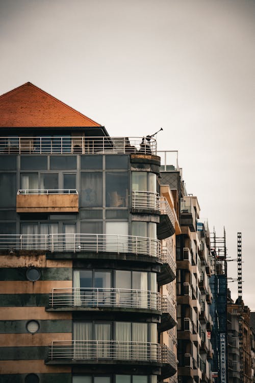 Kostenloses Stock Foto zu apartments, balkon, balkone