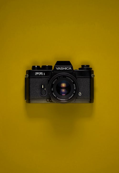 Gratis arkivbilde med filmkamera, fotografi, gul overflate Arkivbilde