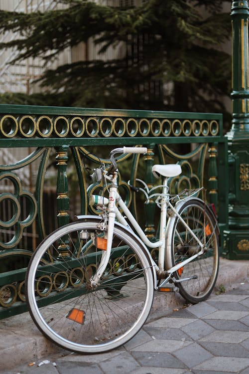 Gratis lagerfoto af by, byer, cykel