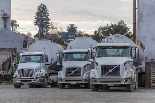 Fotos de stock gratuitas de camion blanco, carga, entrega