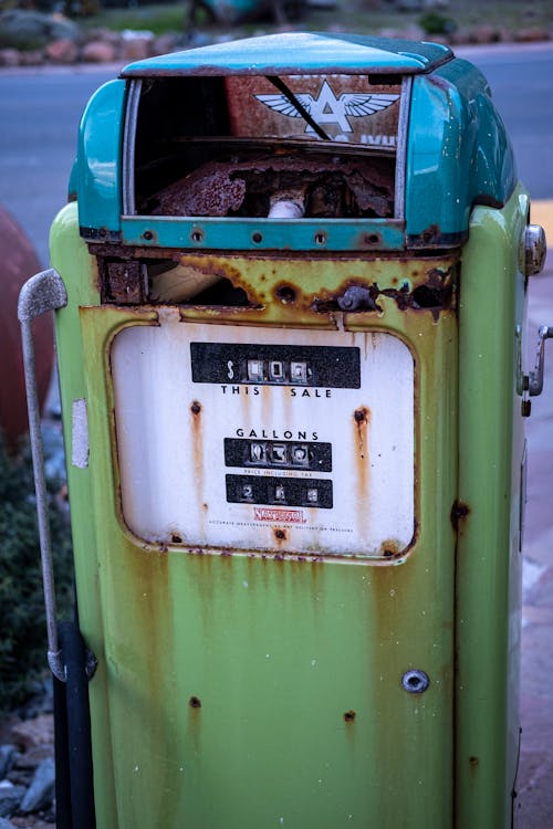 Foto d'estoc gratuïta de dispensador de combustible, espatllat, rovellat