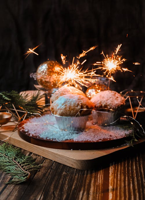 Ücretsiz cupcake'ler, dikey atış, ev yapımı içeren Ücretsiz stok fotoğraf Stok Fotoğraflar
