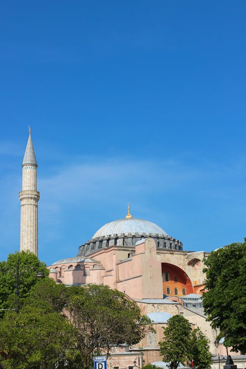 Бесплатное стоковое фото с большая мечеть святой софии, вертикальный выстрел, голубое небо