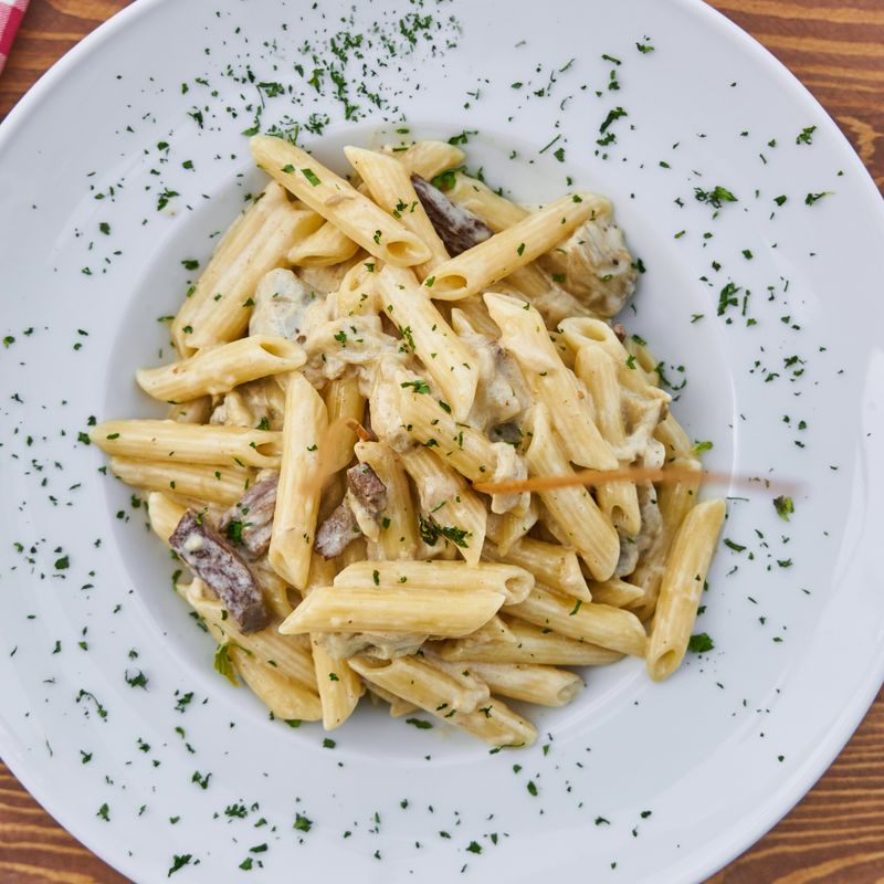 Baked Penne with Mushrooms and Garlic Cream