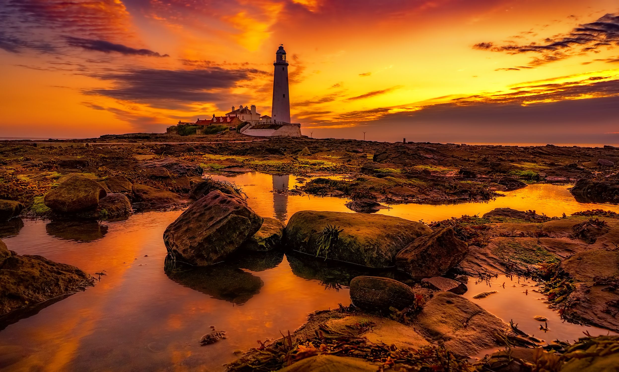 Wei er Leuchtturm W hrend Der Goldenen Stunde Kostenloses Stock Foto wei-er-leuchtturm-w-hrend-der-goldenen-stunde-kostenloses-stock-foto