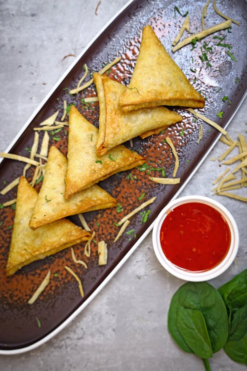 A Close-Up Shot of a Plate of Delicious Samosa · Free Stock Photo