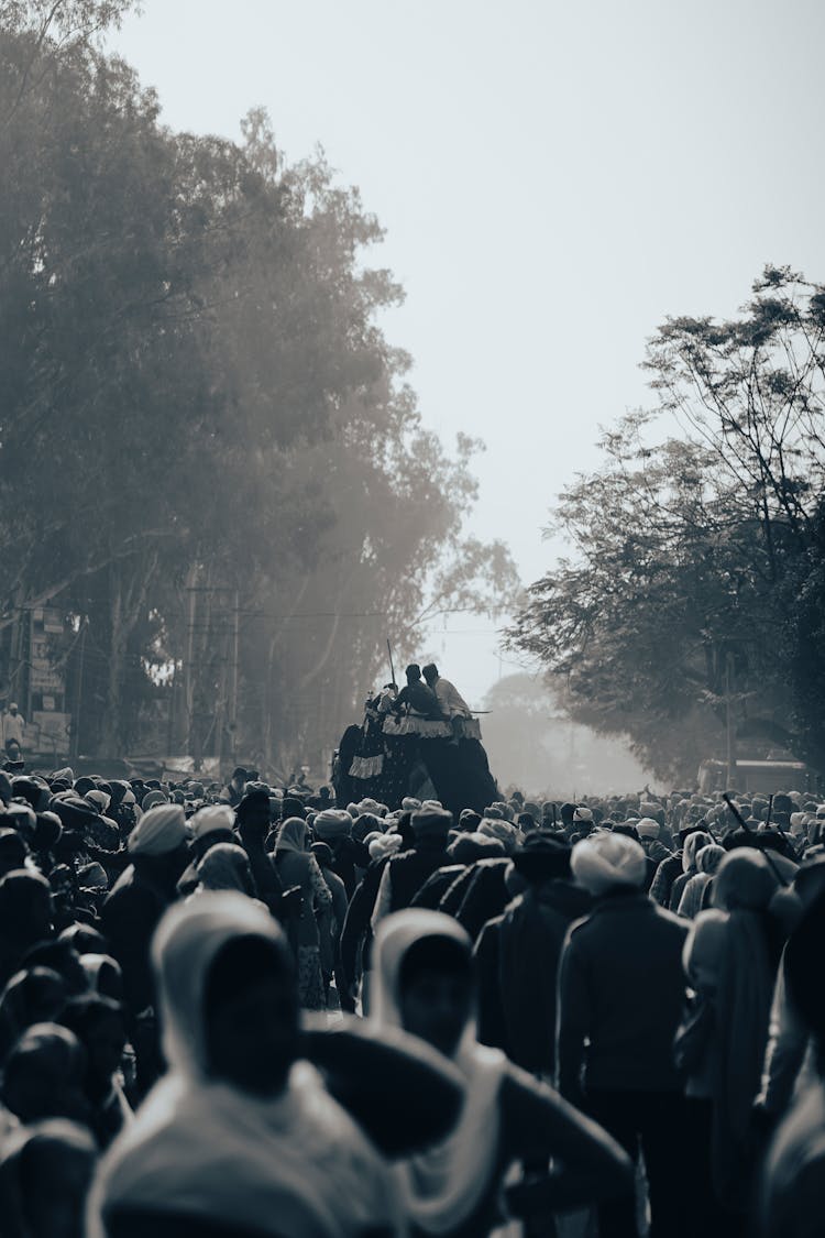 Crowded Street 