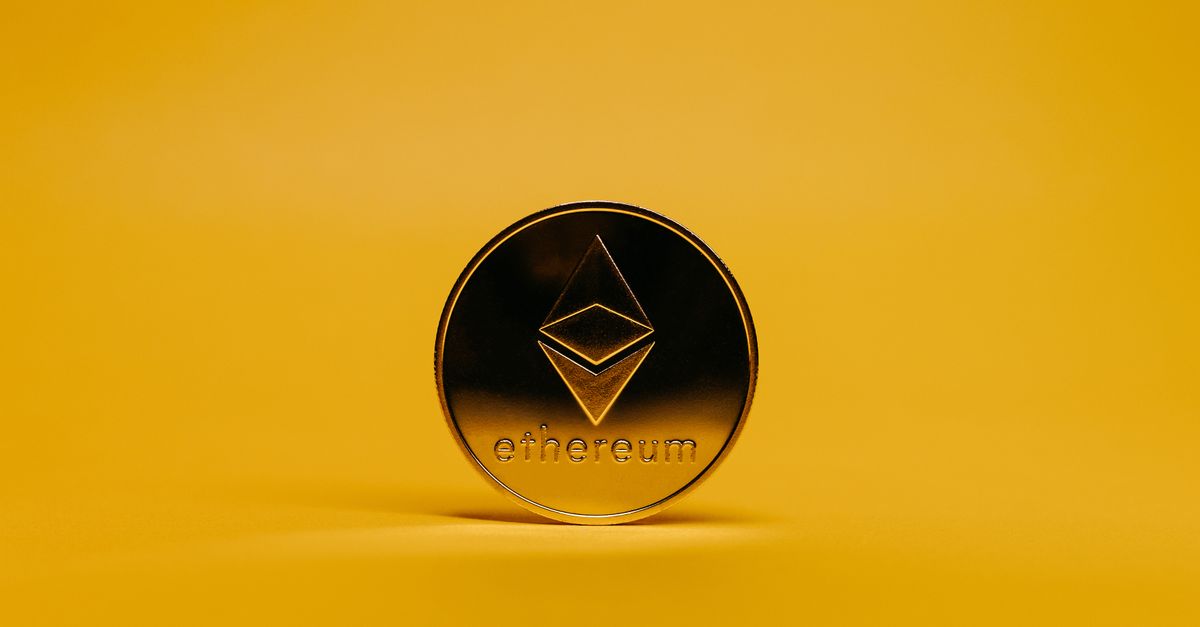 Ethereum logosu ve fiyat grafiği temsili görsel