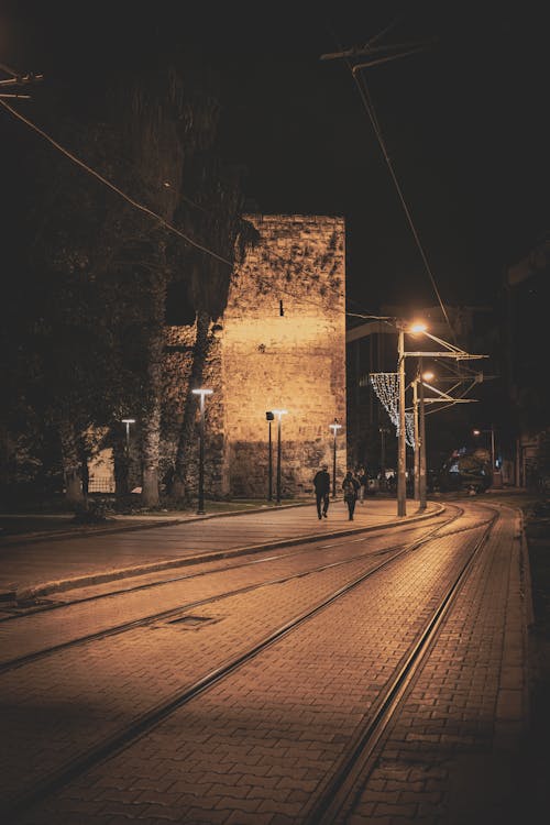 Fotobanka s bezplatnými fotkami na tému električka, fotografia ulice, kráčajúci ľudia