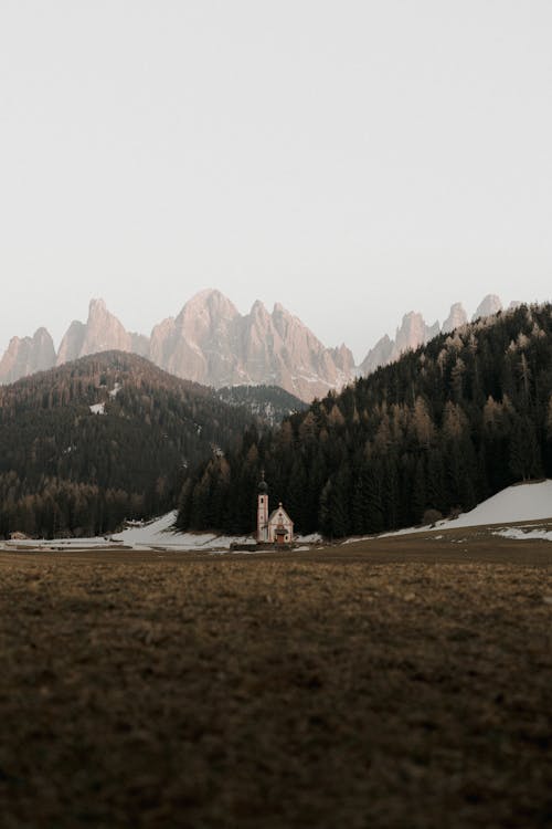 Gratis stockfoto met bergen, bergketen, bergtop