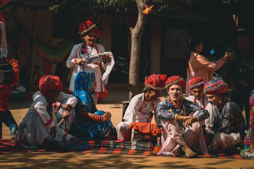 Free Capture of a vibrant group in traditional Rajasthani attire, showcasing cultural heritage in Udaipur, India. Stock Photo
