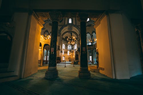 Classic Vestibule with Arcs and Columns