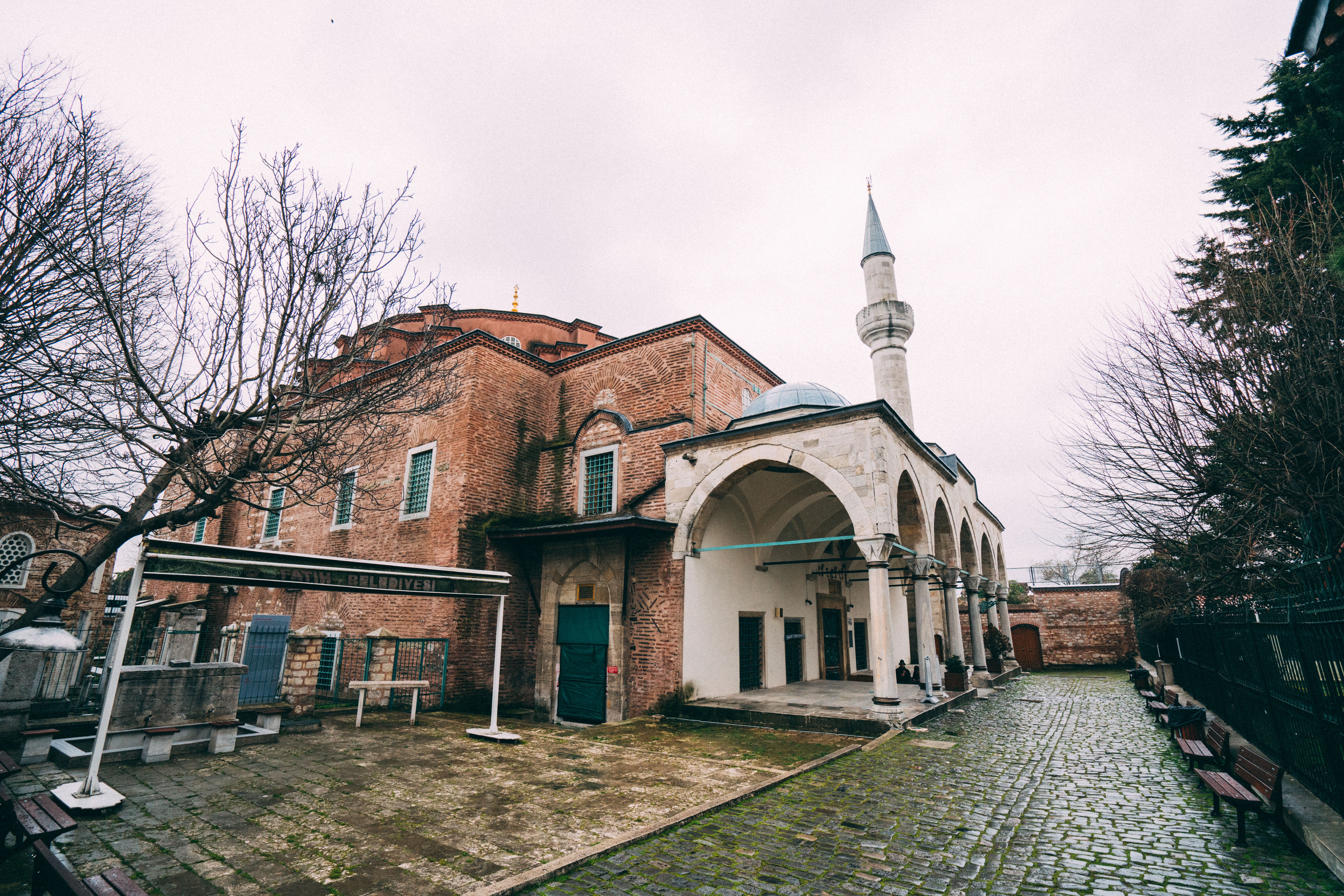 Synagogue and mosque in one block