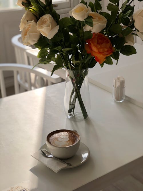 cappuccino, Çiçekler, dikey atış içeren Ücretsiz stok fotoğraf