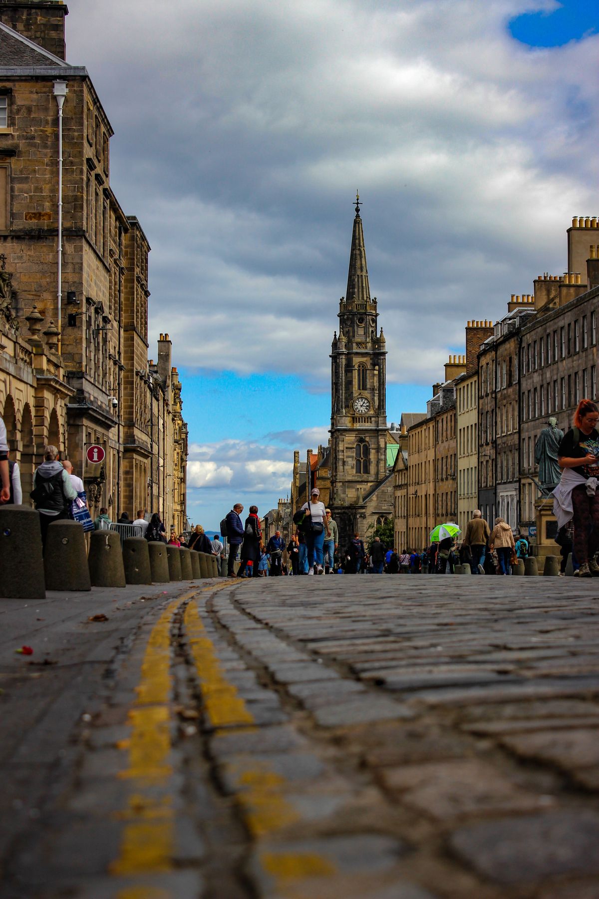 Edinburgh - biserica Tron Kirk pe Royal Mile sub cer dramatic