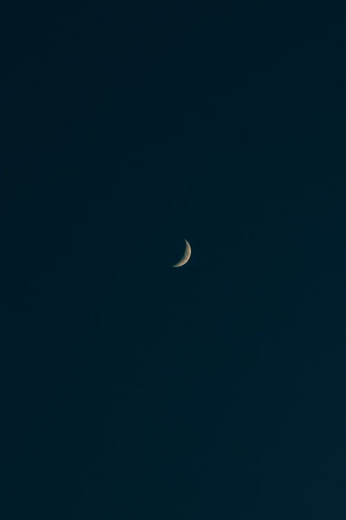 Free A serene crescent moon in a clear dark night sky, showcasing lunar beauty. Stock Photo