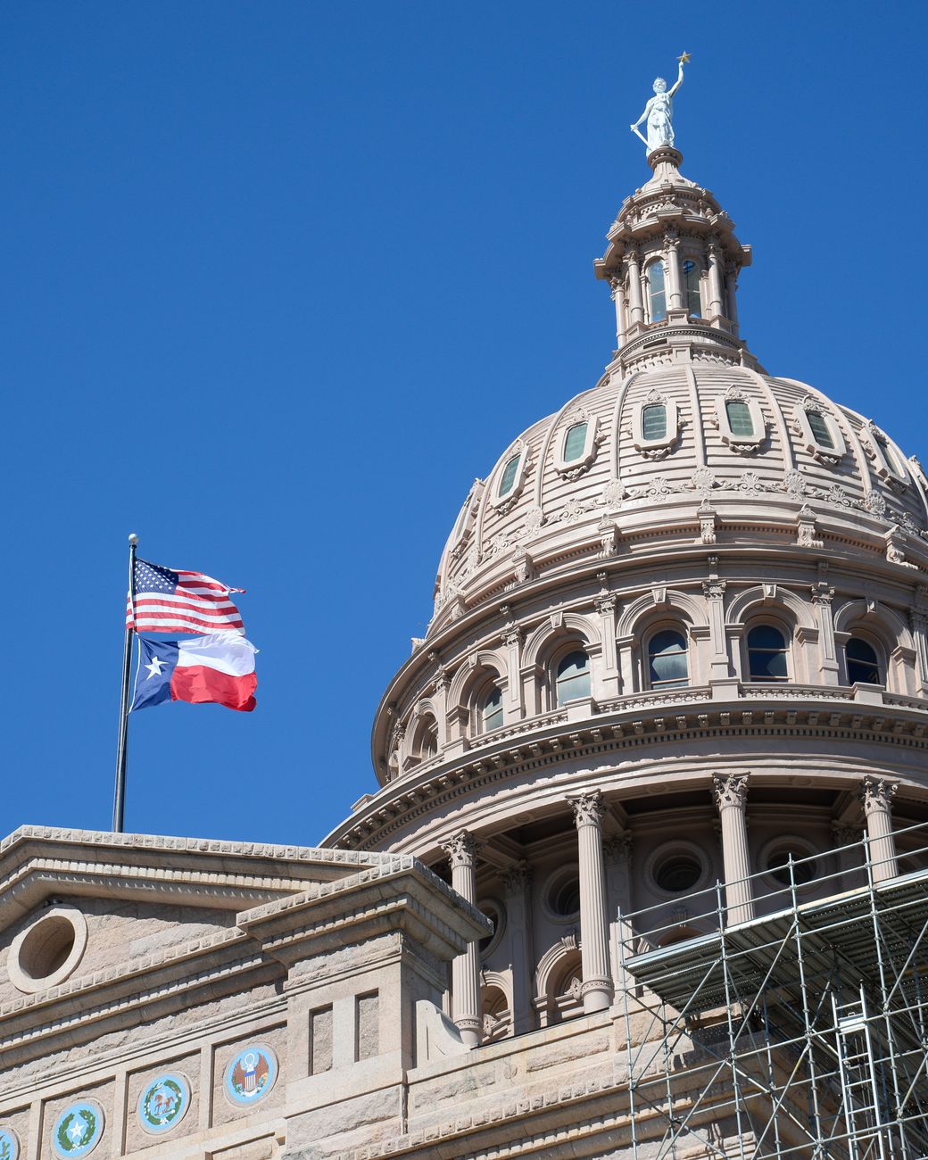 Austin zverejnil telovú kameru: ICE postrelil vodiča DoorDash, ten je späť v detencii