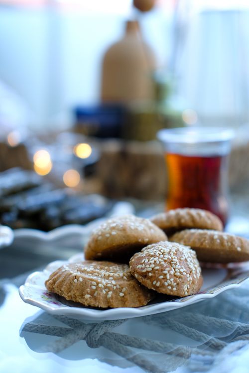 Free A plate of traditional Turkish sesame cookies served with tea, capturing a cozy Istanbul ambiance. Stock Photo